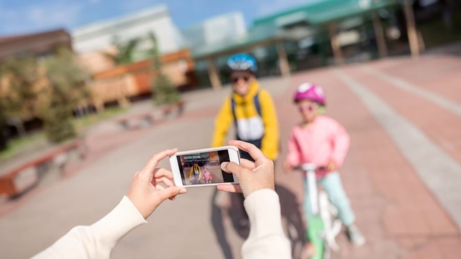 Famille profitant d'une sortie subventionnée par le CSE