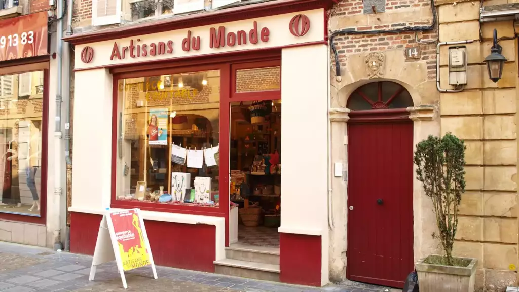Façade d'une boutique Artisans du Monde