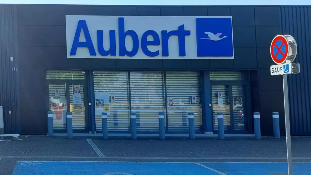 Façade d'un magasin Aubert