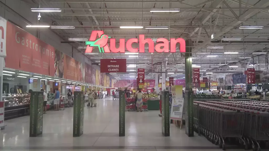 Intérieur d'un hypermarché Auchan