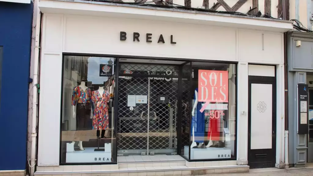 Façade d'une boutique Bréal