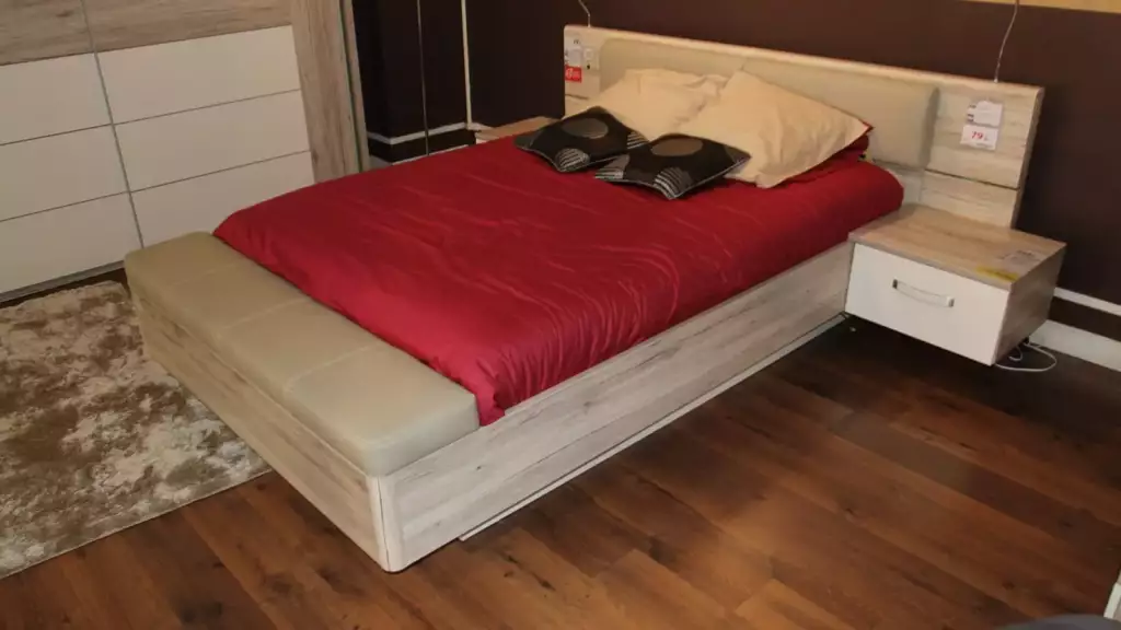 Chambre meublée et décorée