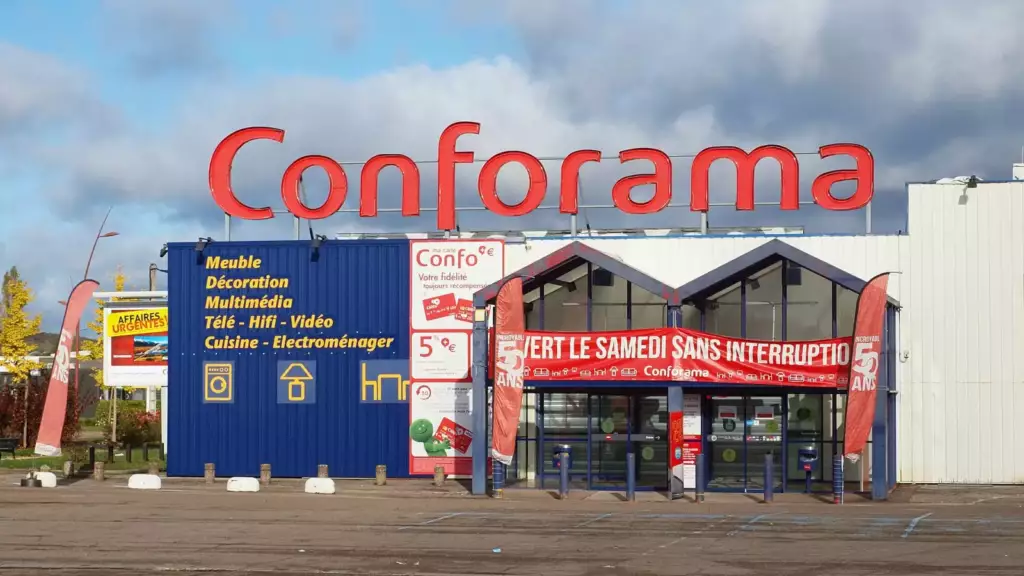 Façade d'un magasin Conforama