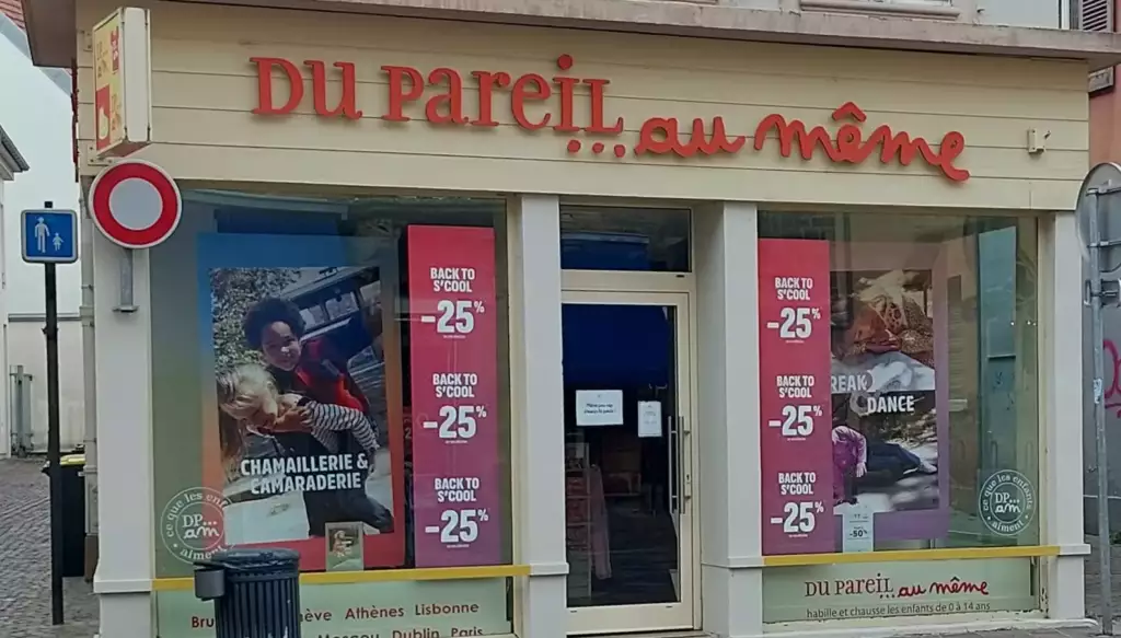 Façade d'une boutique Du Pareil au Même