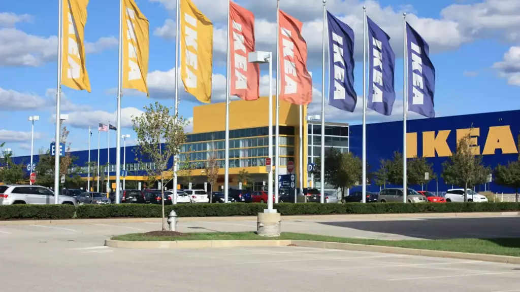 Magasin IKEA et ses drapeaux