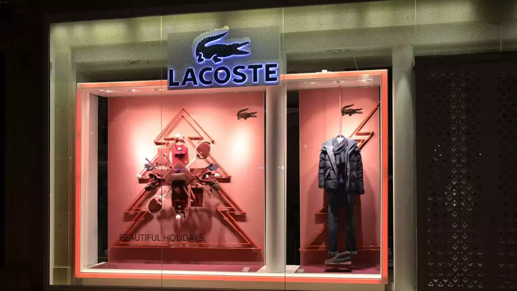 Vitrine d'une boutique Lacoste