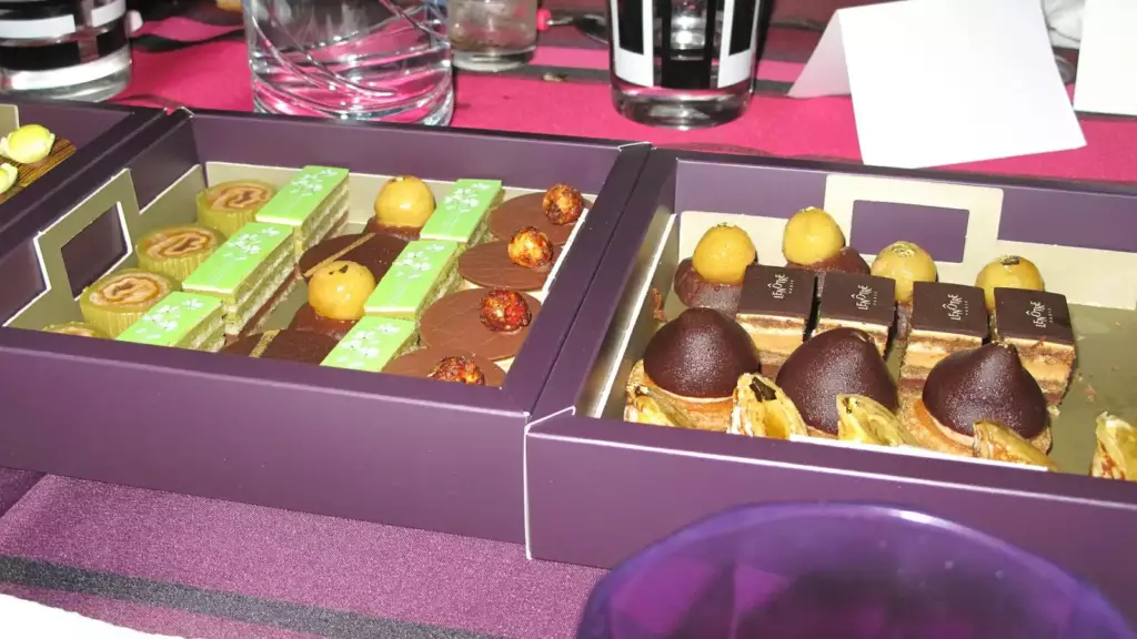 Coffret de pâtisseries et chocolats