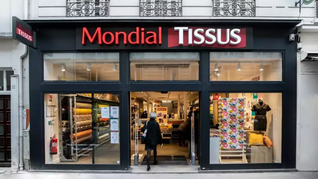 Façade d'un magasin Mondial Tissus