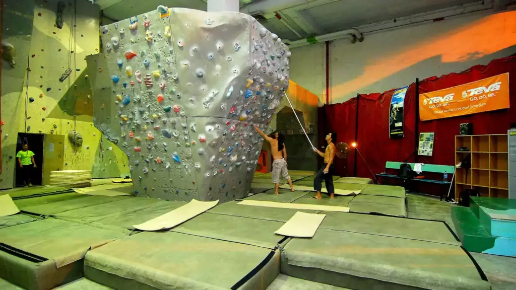 Mur d'escalade de bloc