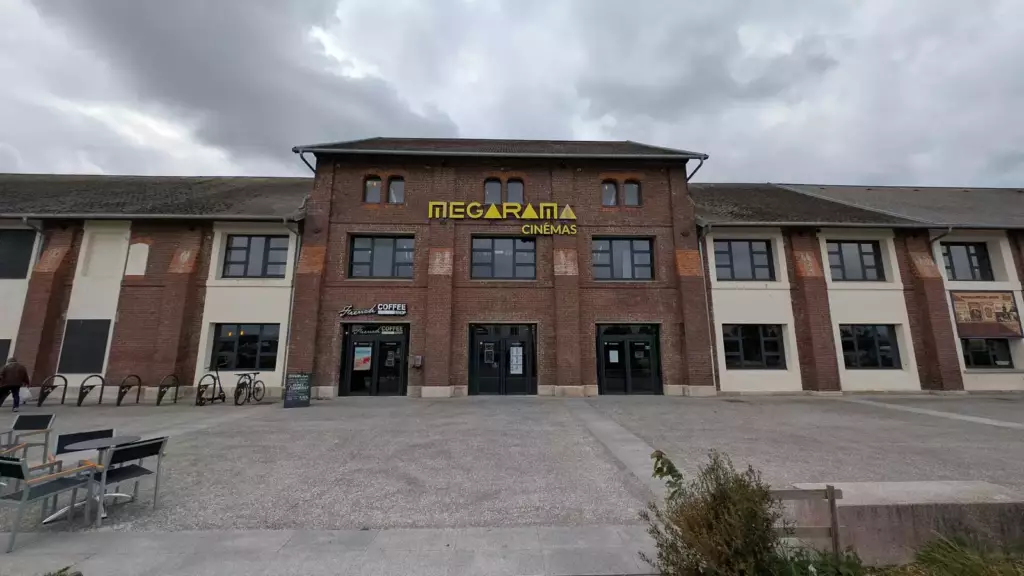 Façade d'un cinéma Mégarama