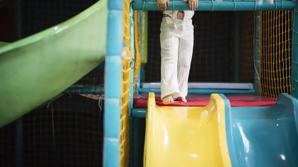 Aire de jeux couverte pour enfants