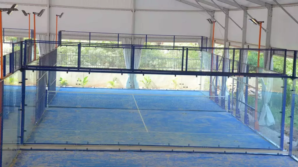 Terrain de padel couvert