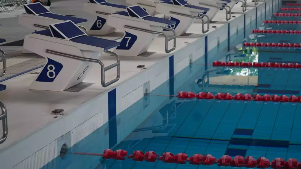 Bassin de natation intérieur